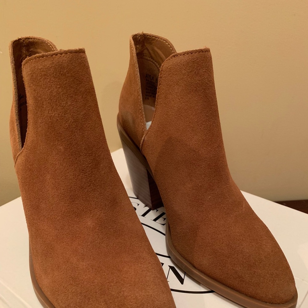 Boots - Picture 2 of 3